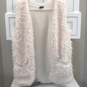Sleeveless white fur cardigan